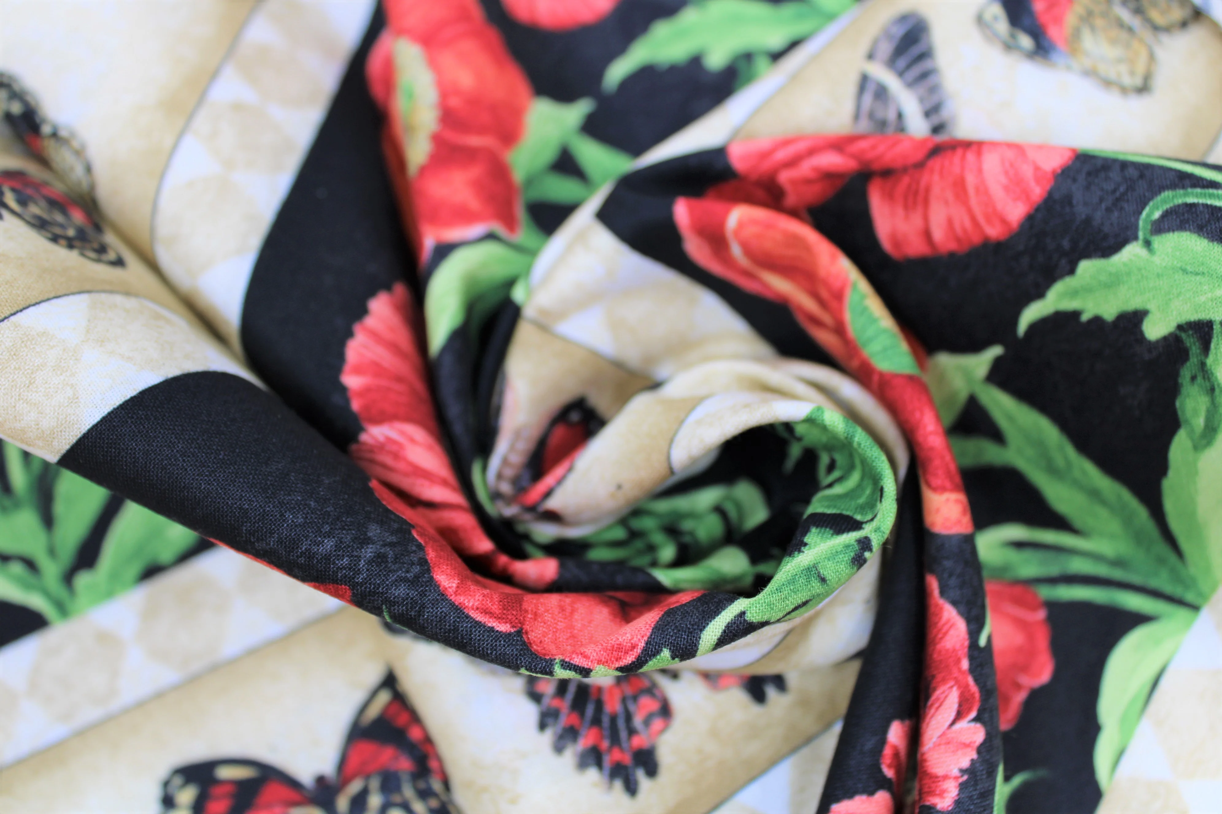 Harlequin Poppies - 44/45" - 100% Cotton - Susan Winget - Image 4