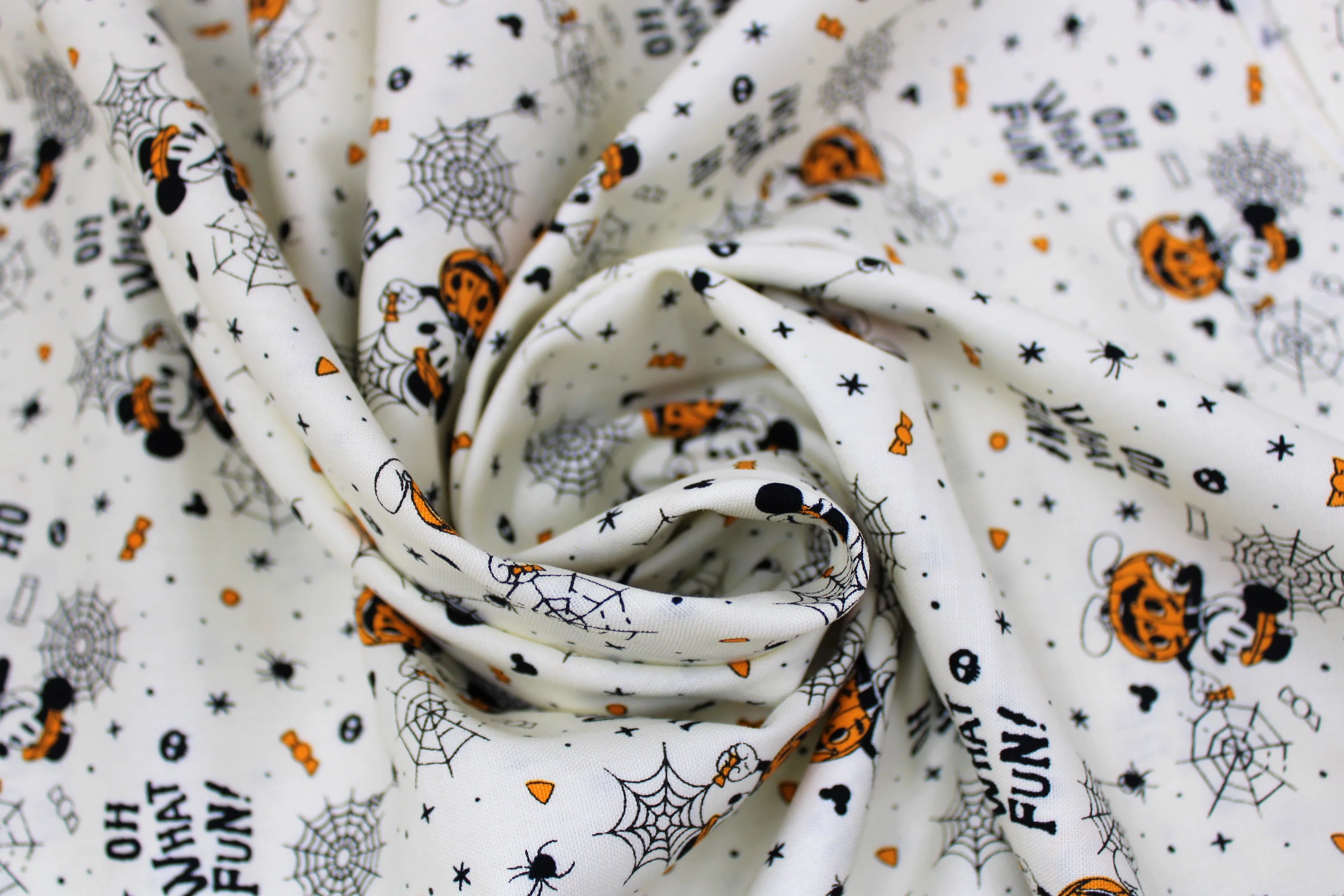 Holiday Mickey - 45" - 100% Cotton - Image 3