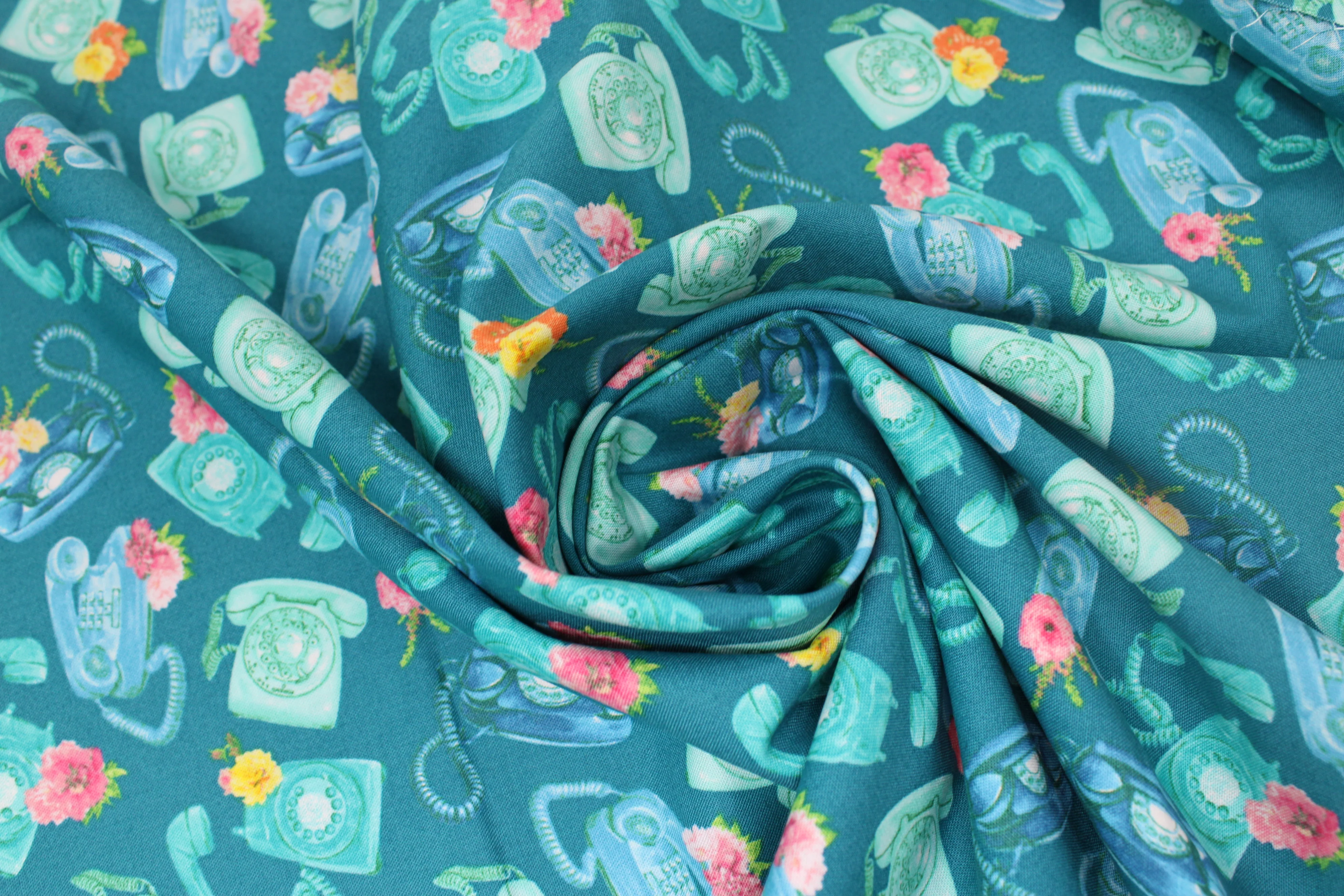 Between Friends - 45" - 100% Cotton - Image 3
