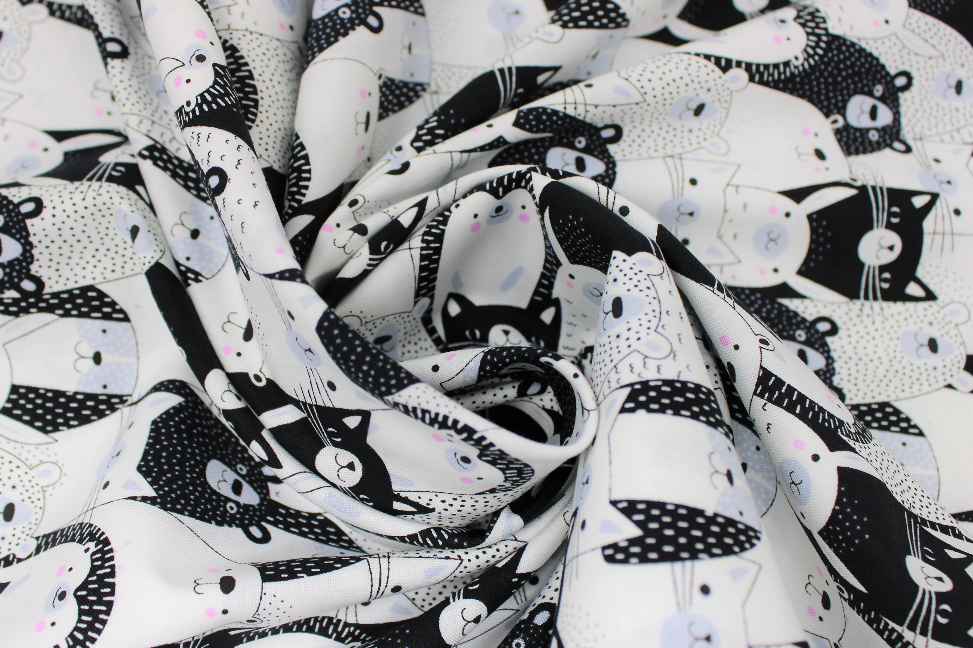 Black & White - 45" - 100% Cotton - Image 3