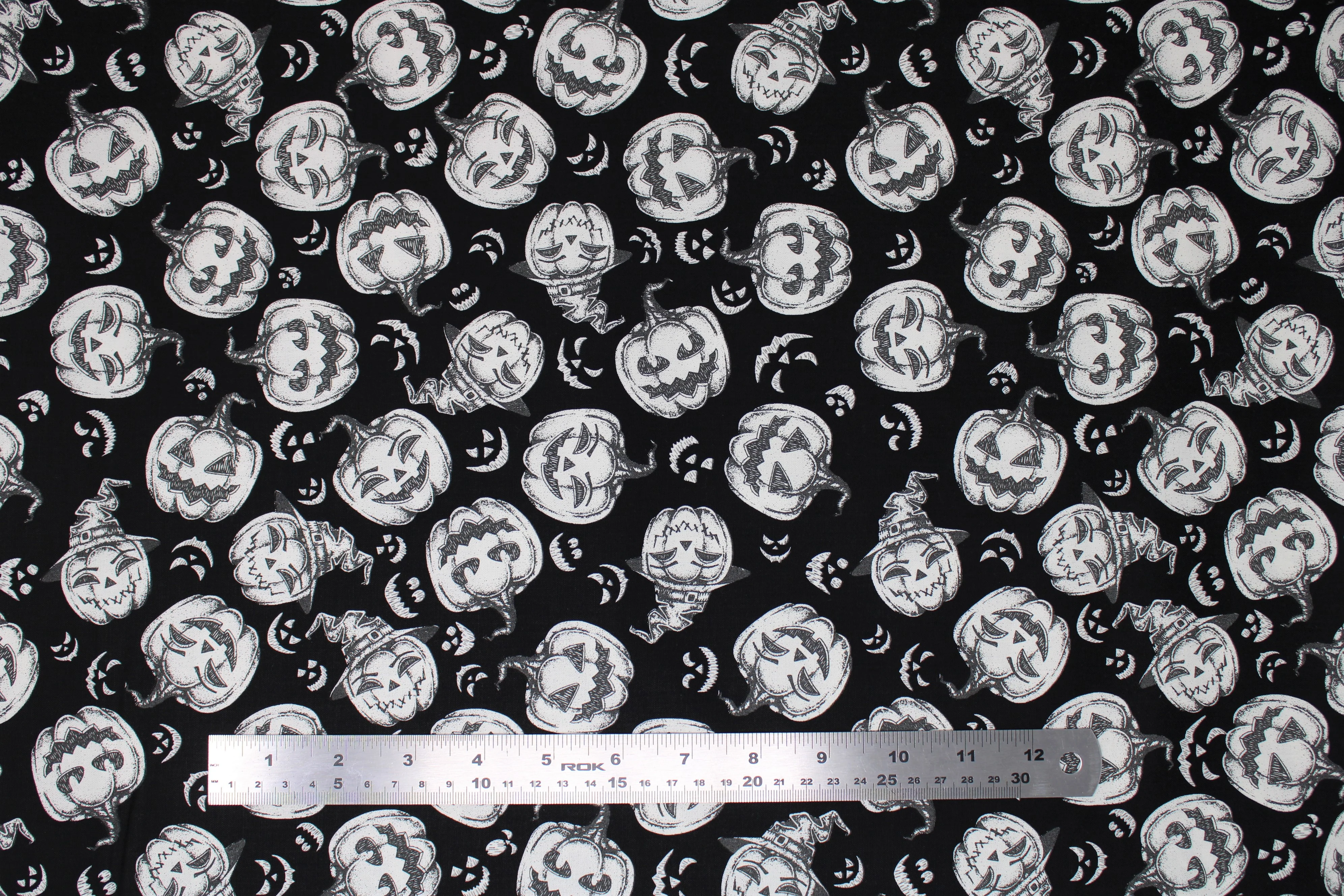 Hocus Pocus - 45" - 100% Cotton - Image 2