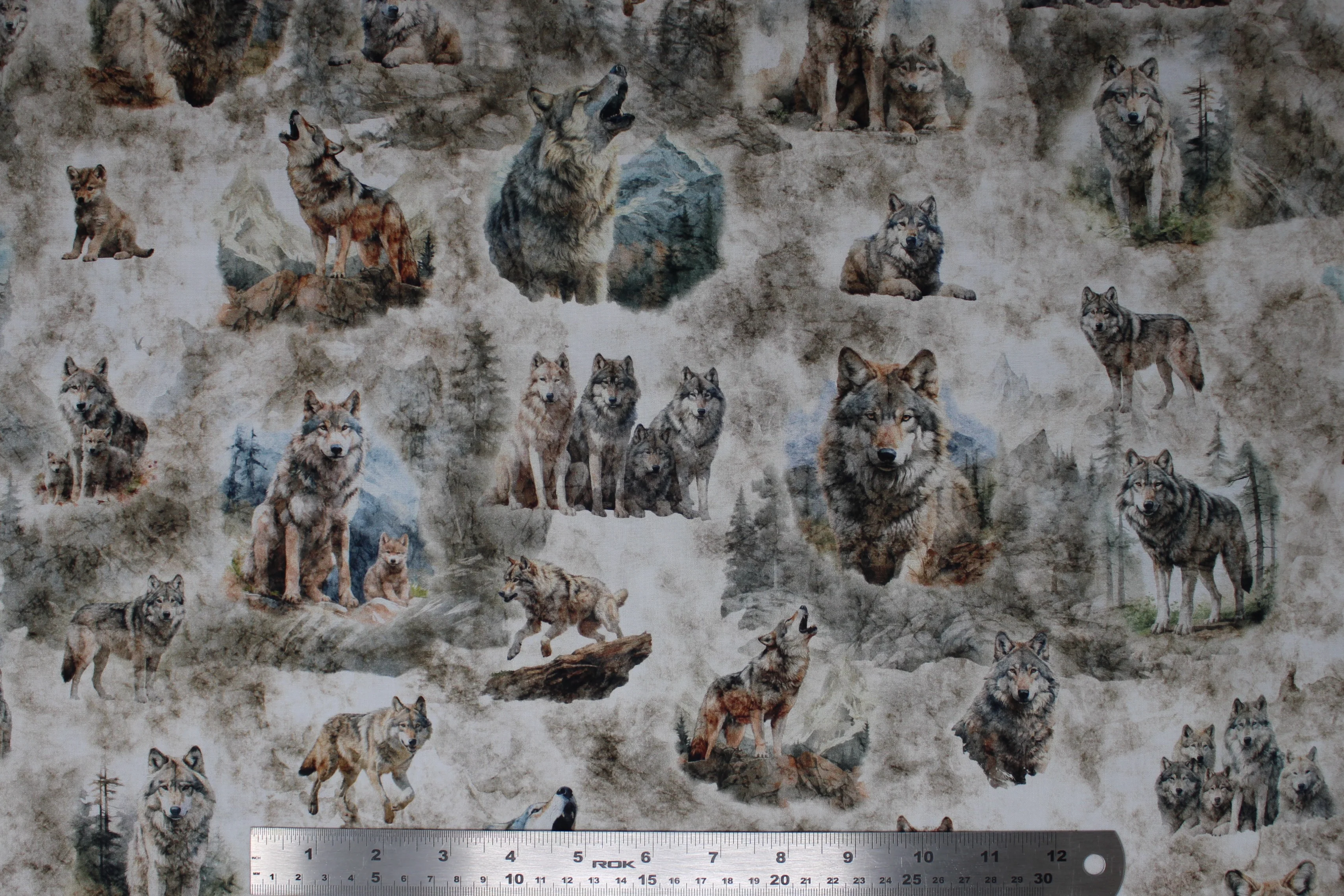 Running With The Pack - 44/45" - 100% cotton - Image 4