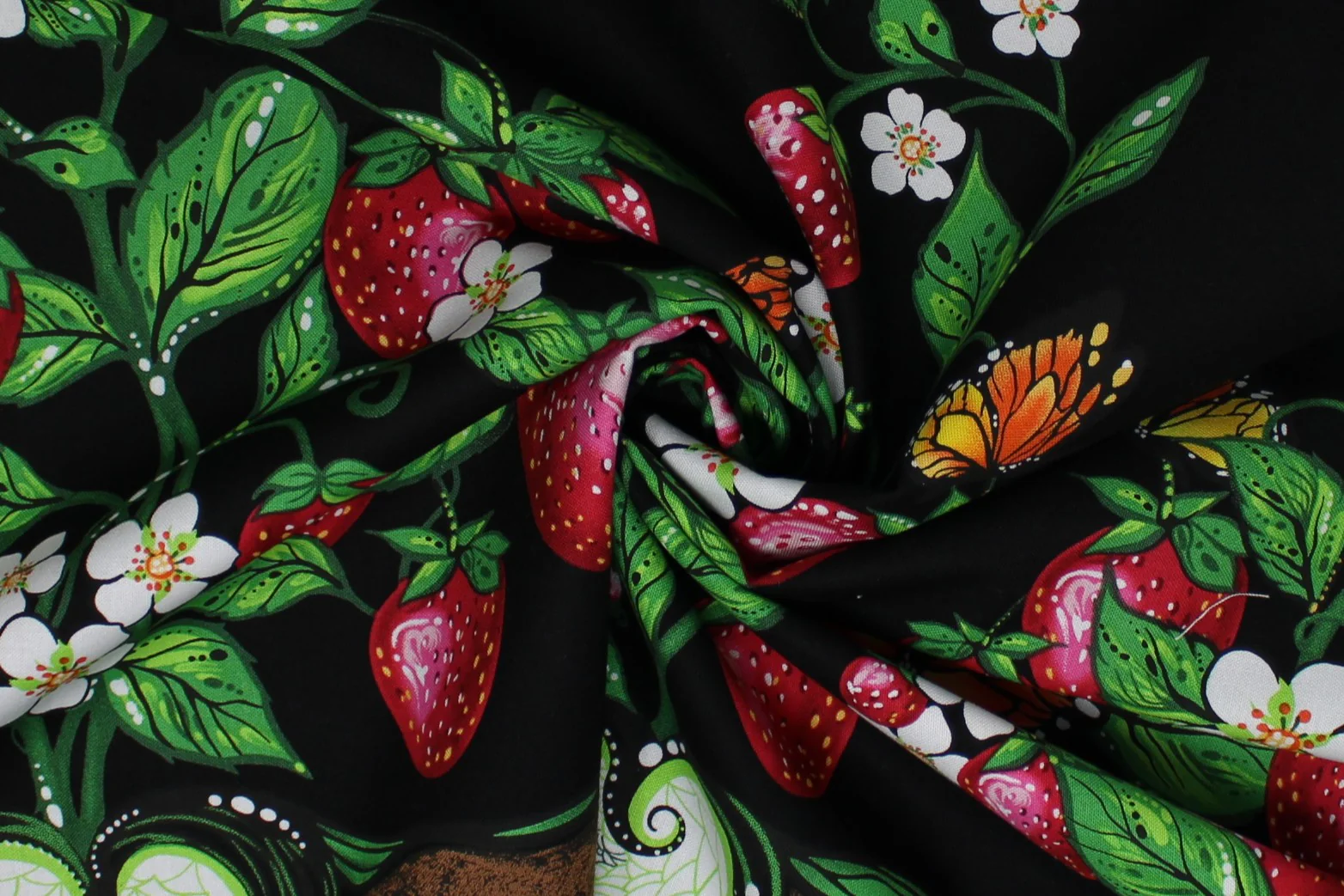 Strawberry Dreamcatcher - 43/44" - 100% cotton - Image 5