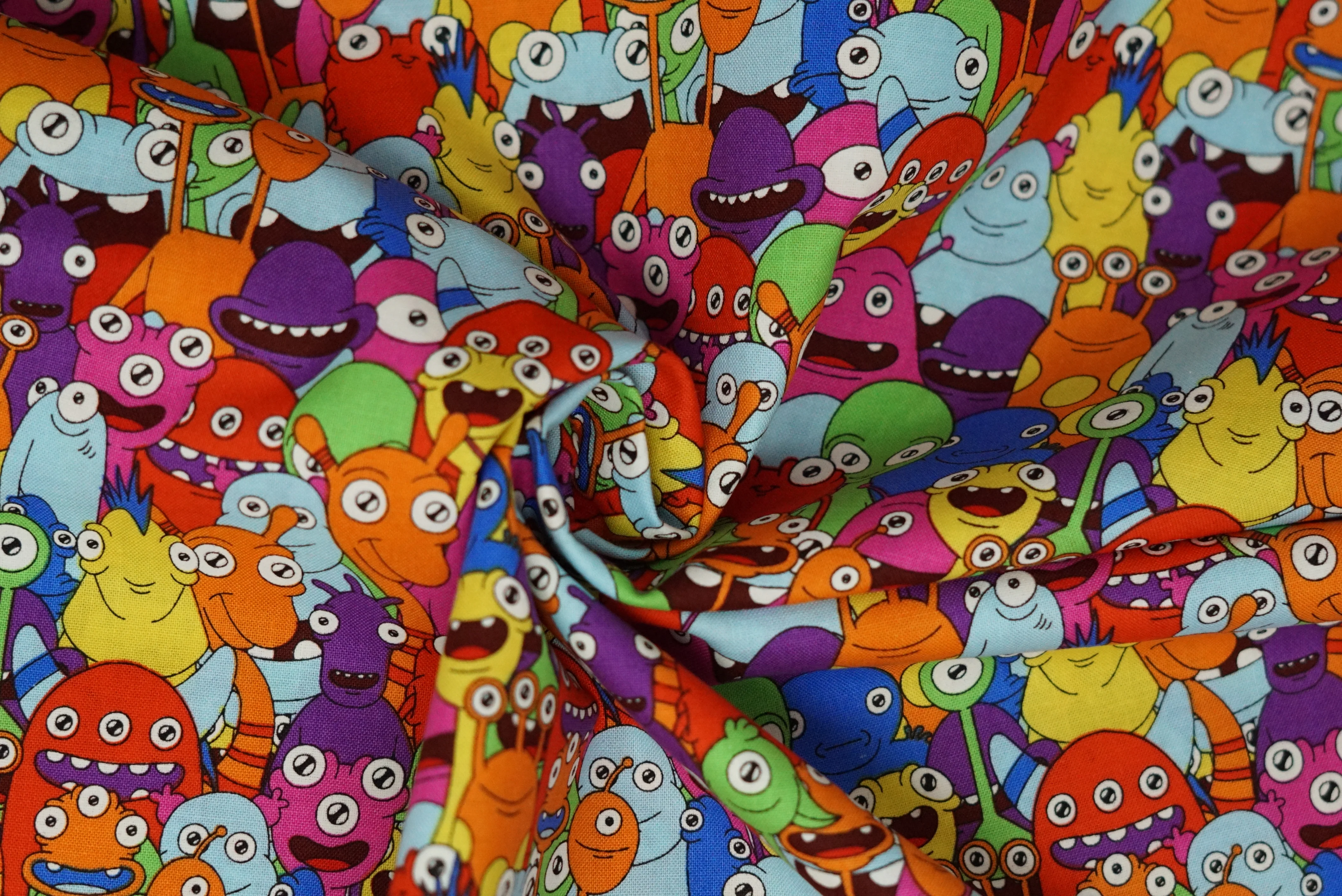 Amazing Aliens - 44/45" - 100% Cotton - Image 10