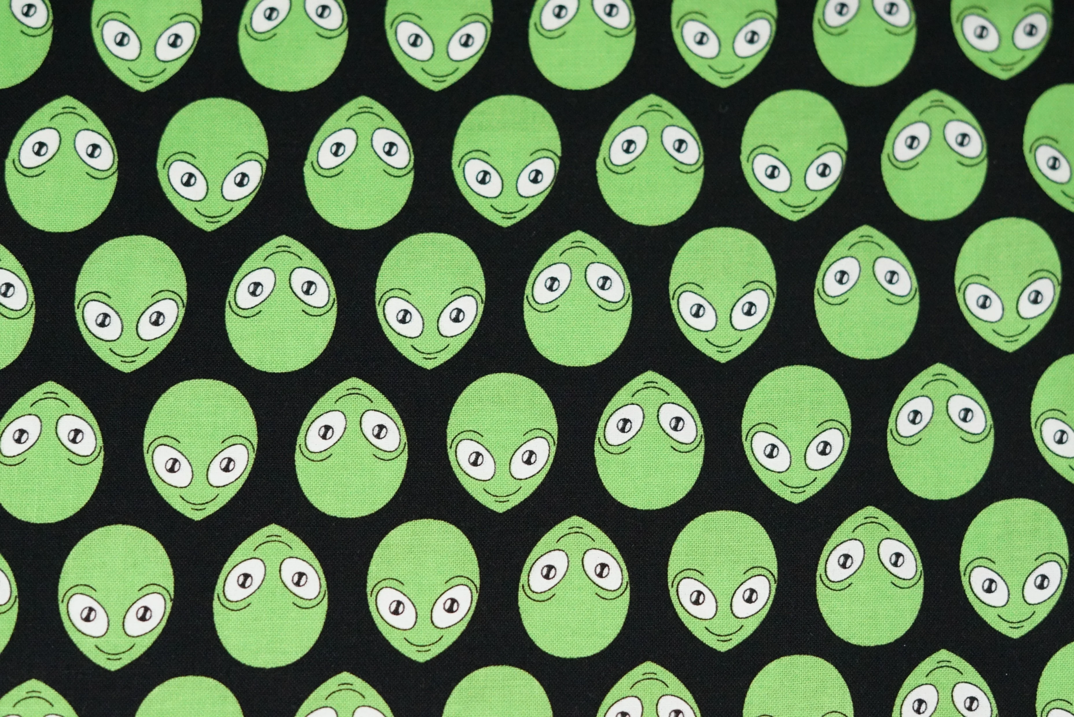 Amazing Aliens - 44/45" - 100% Cotton - Image 2