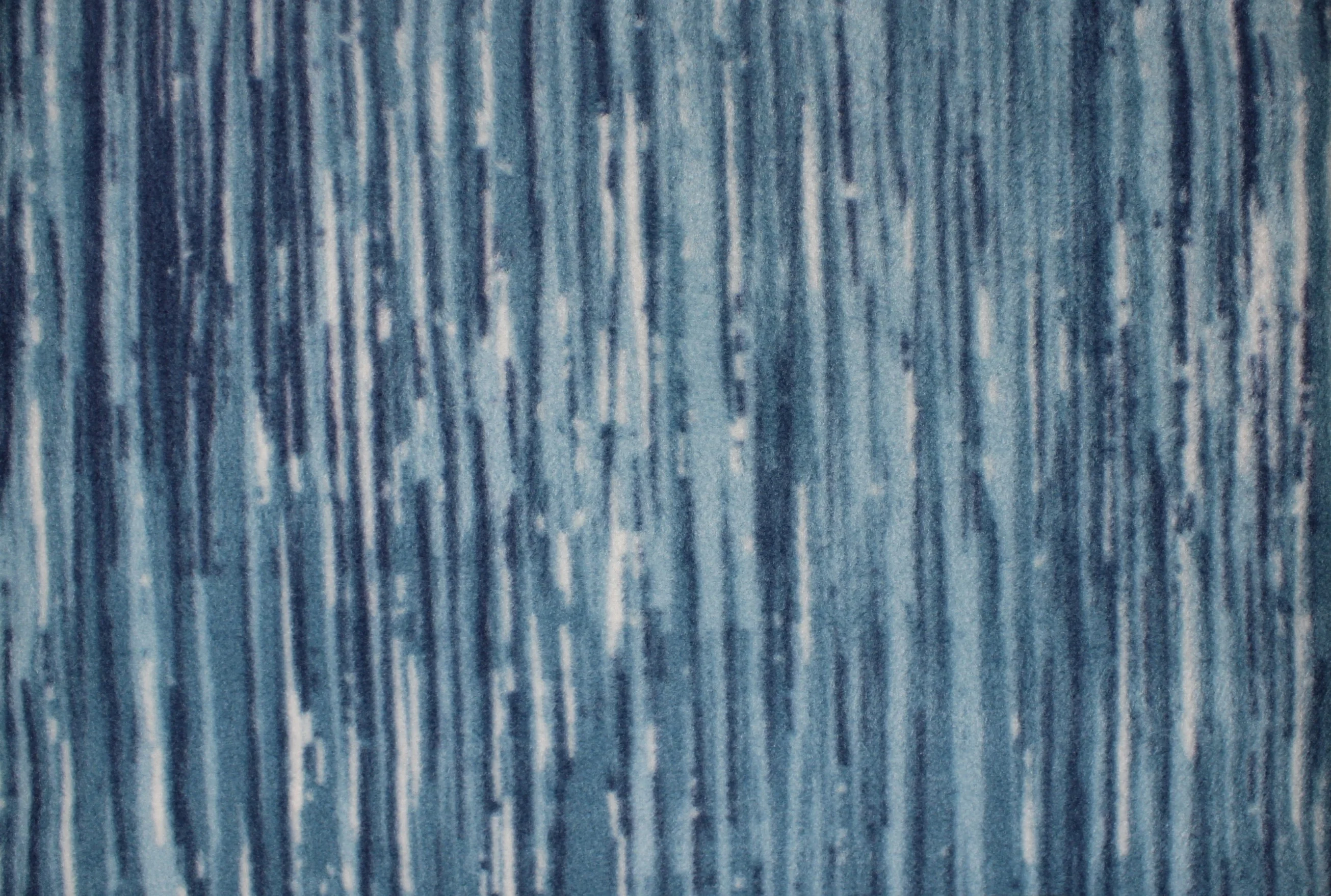 Abstract Lines Fleece Print - 60" - 100% polyester - Image 2