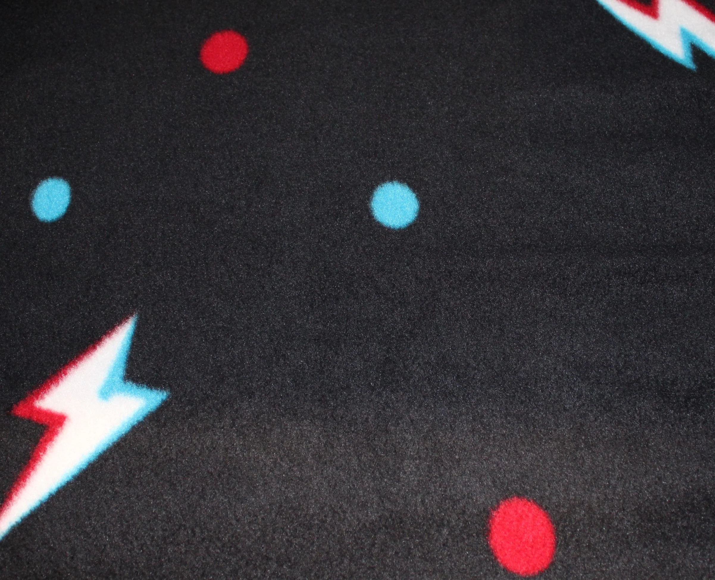 Lightning Bolt Abstract Fleece Print - 60" - 100% polyester - Image 2