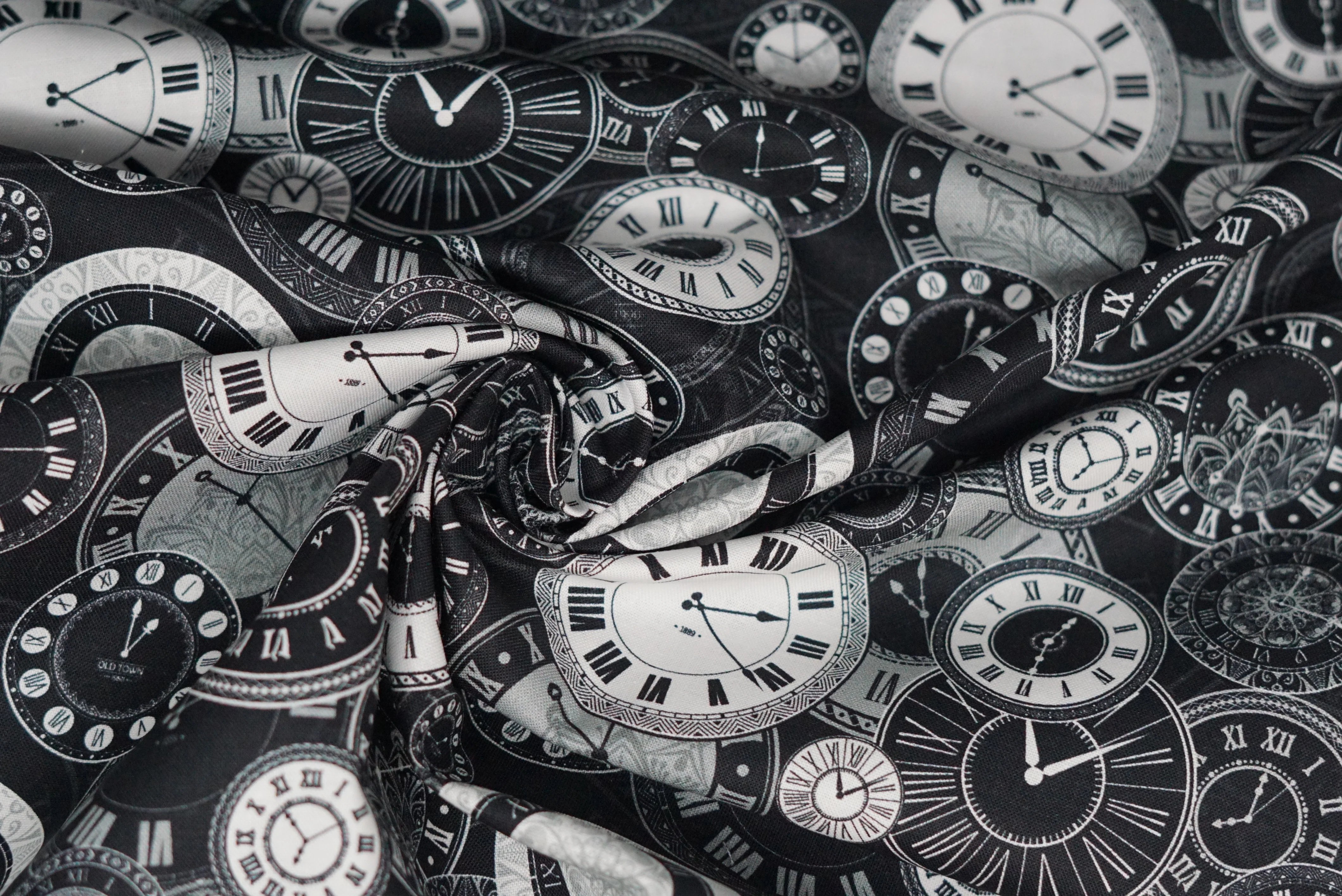 Clocks - 44/45" - 100% Cotton - Image 4