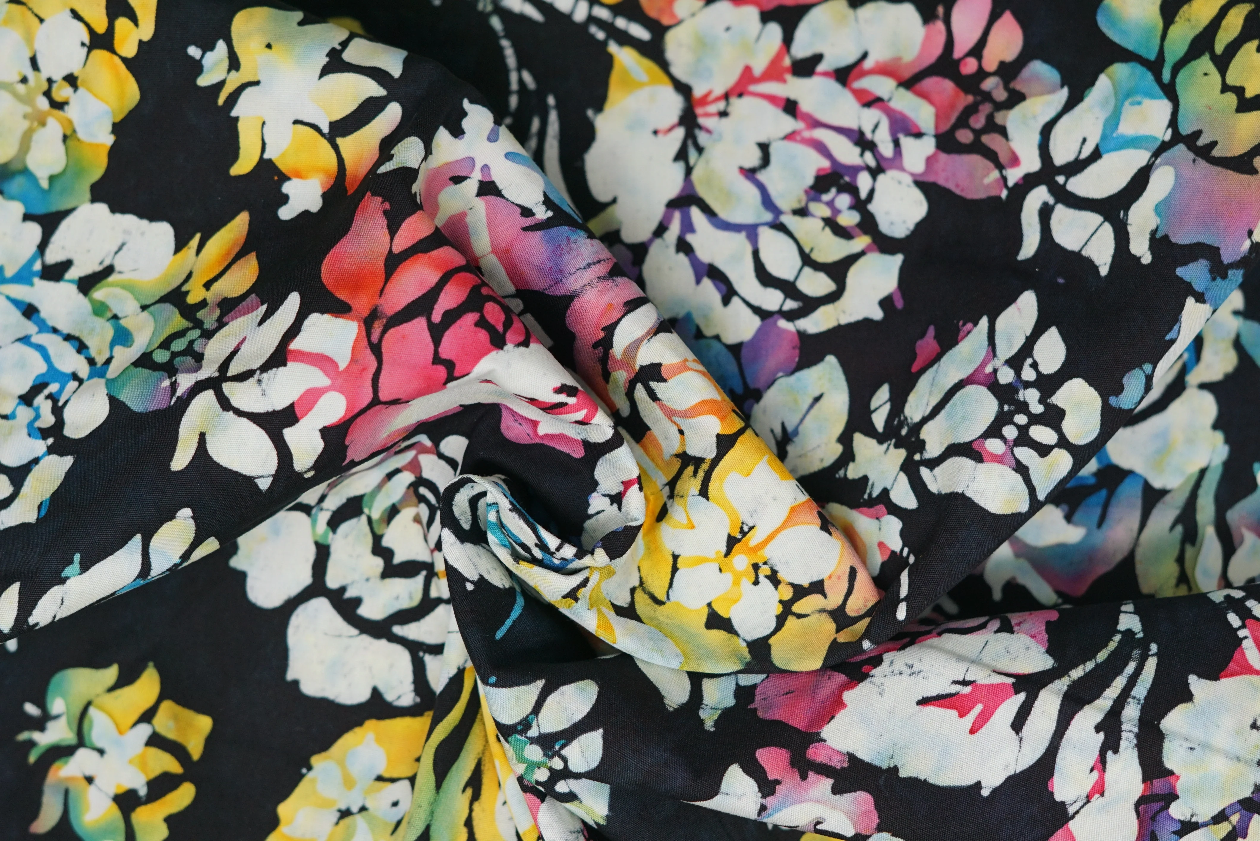 Banyan Batiks: Rose Parade - 44/45" - 100% Cotton - Image 4