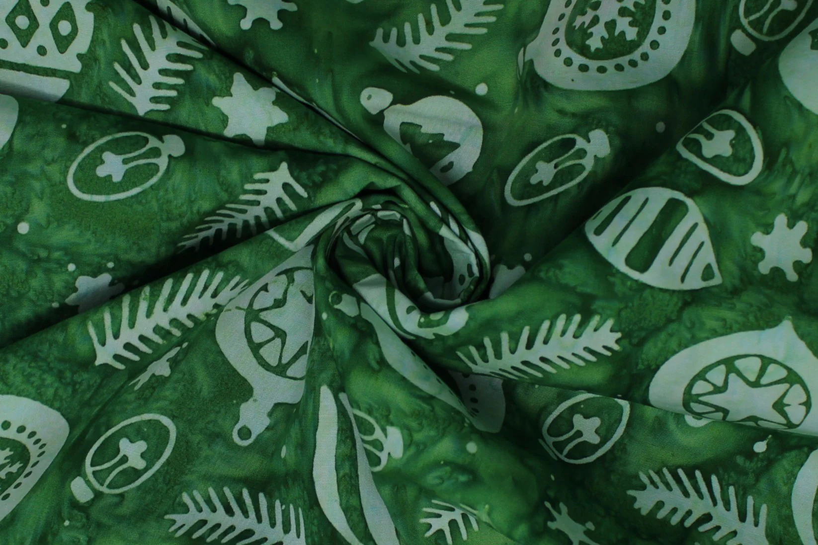 Banyan Batiks: Christmas Cheer - 43/44" - 100% cotton batik - Image 9
