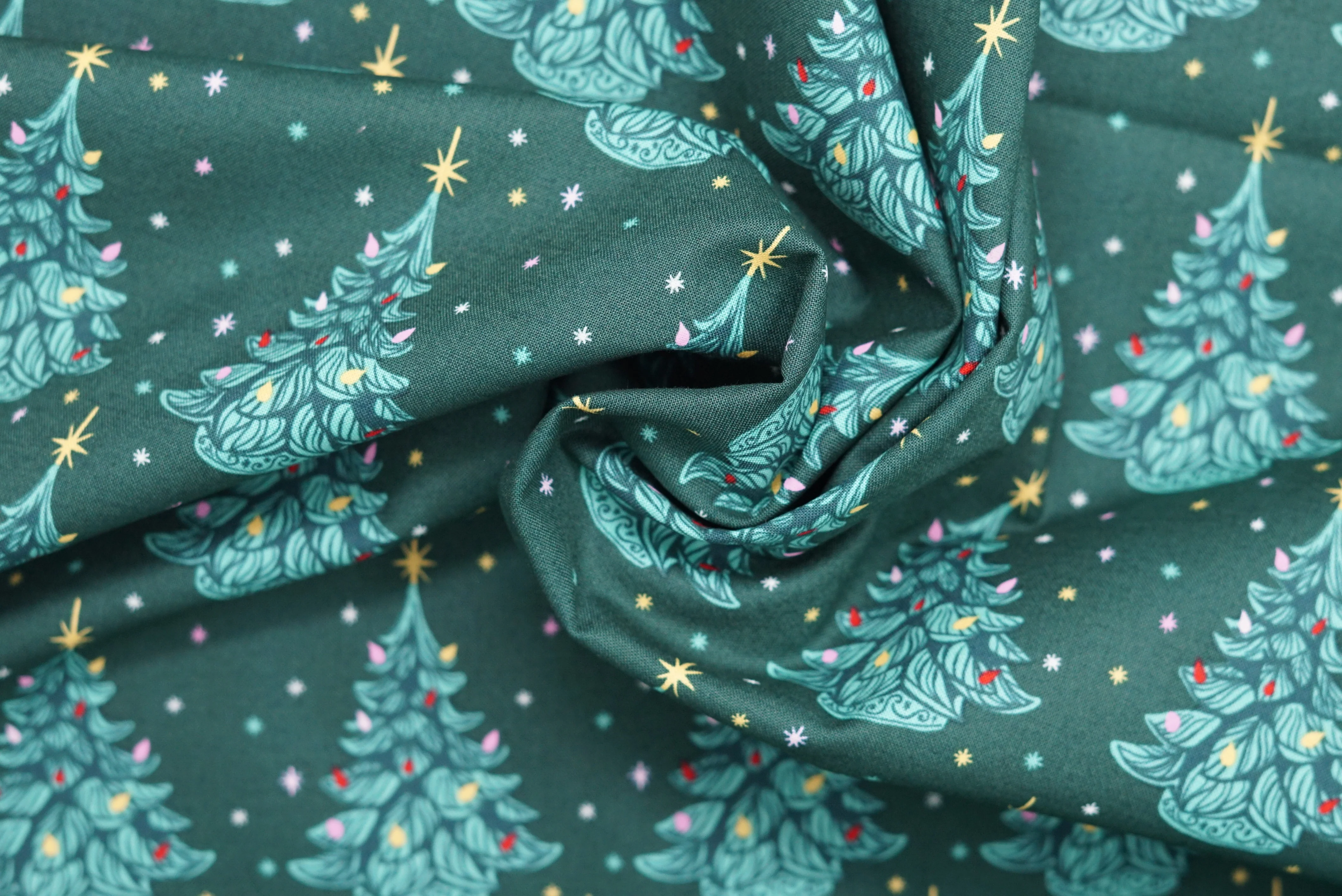 Merry Kitschmas - 44/45" - 100% Cotton - Image 10