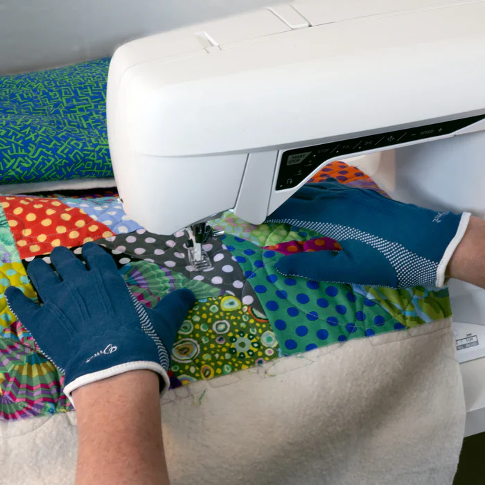 Machine Quilting Grip Gloves - Dritz - Image 3