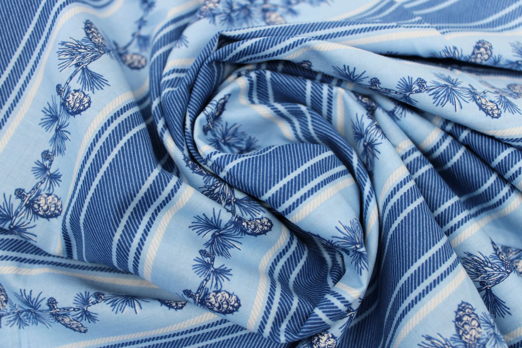 A Winters Tale - 45" - 100% Cotton - Image 15