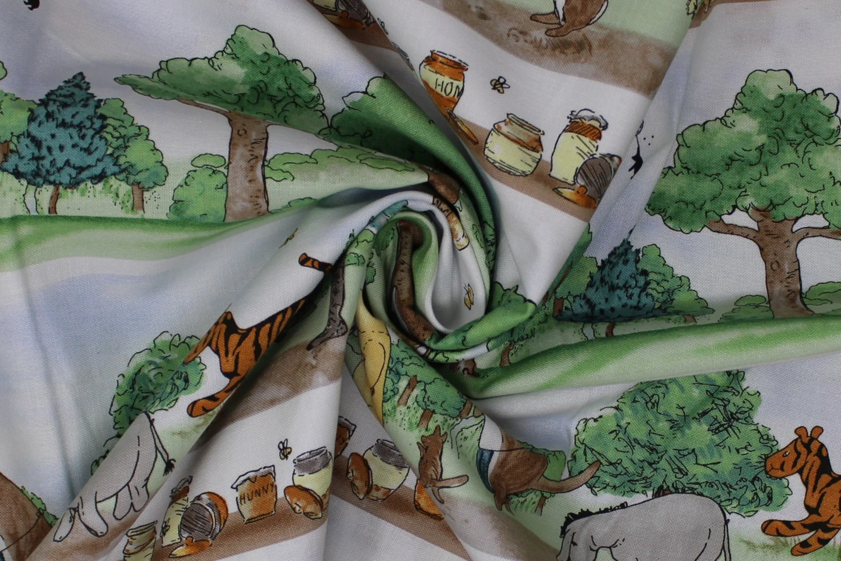 Classic Winnie - 44/45" - 100% cotton - Image 5