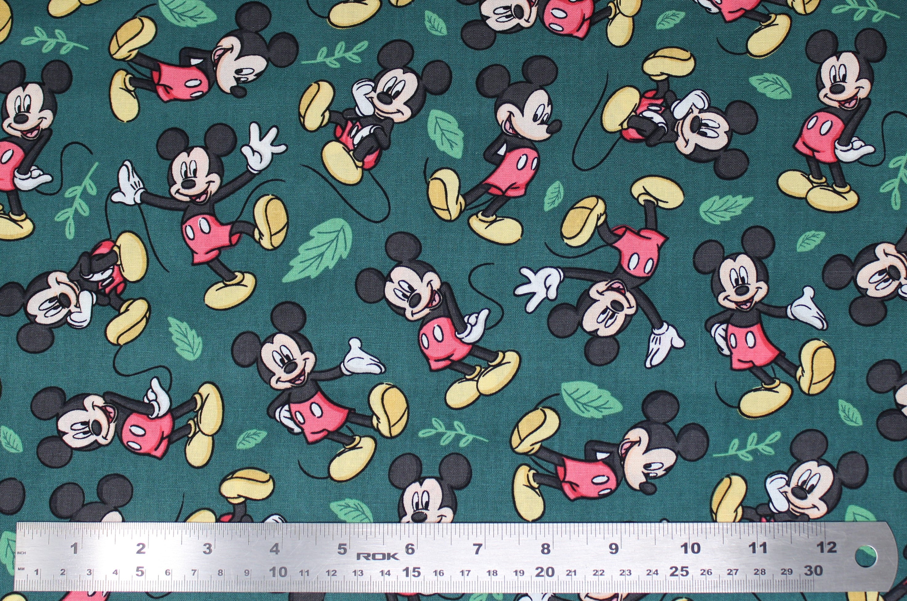 Fall For Mickey - 45" - 100% cotton - Image 2