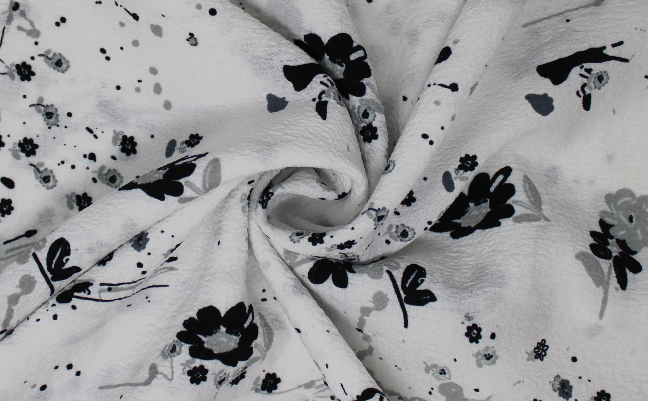 Bubbles Crepe Print - 56" - 98% Polyester, 2% Spandex - Image 4