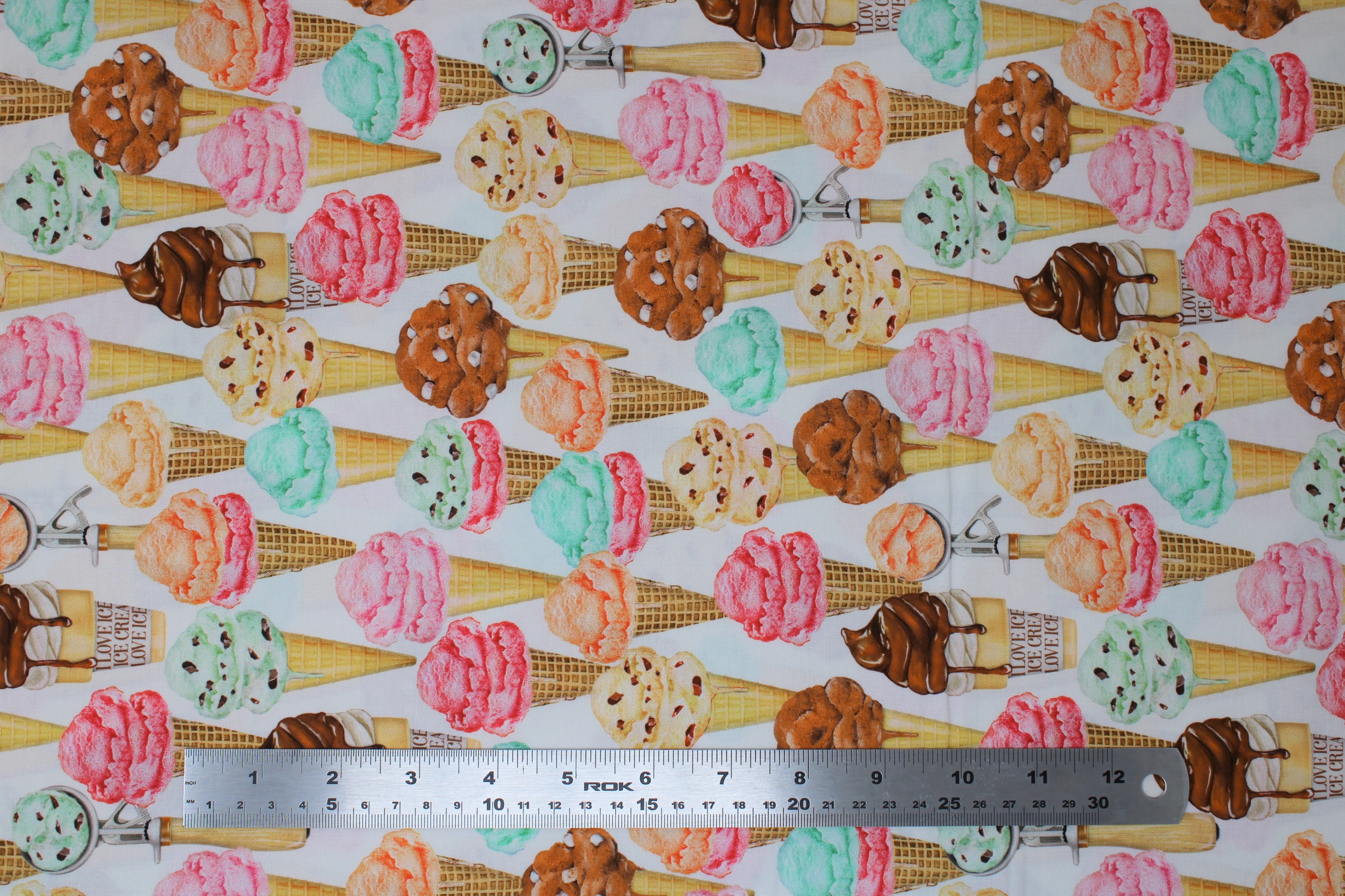 Sweet Tooth - 44/45" - 100% Cotton - Robert Kaufman - Image 5