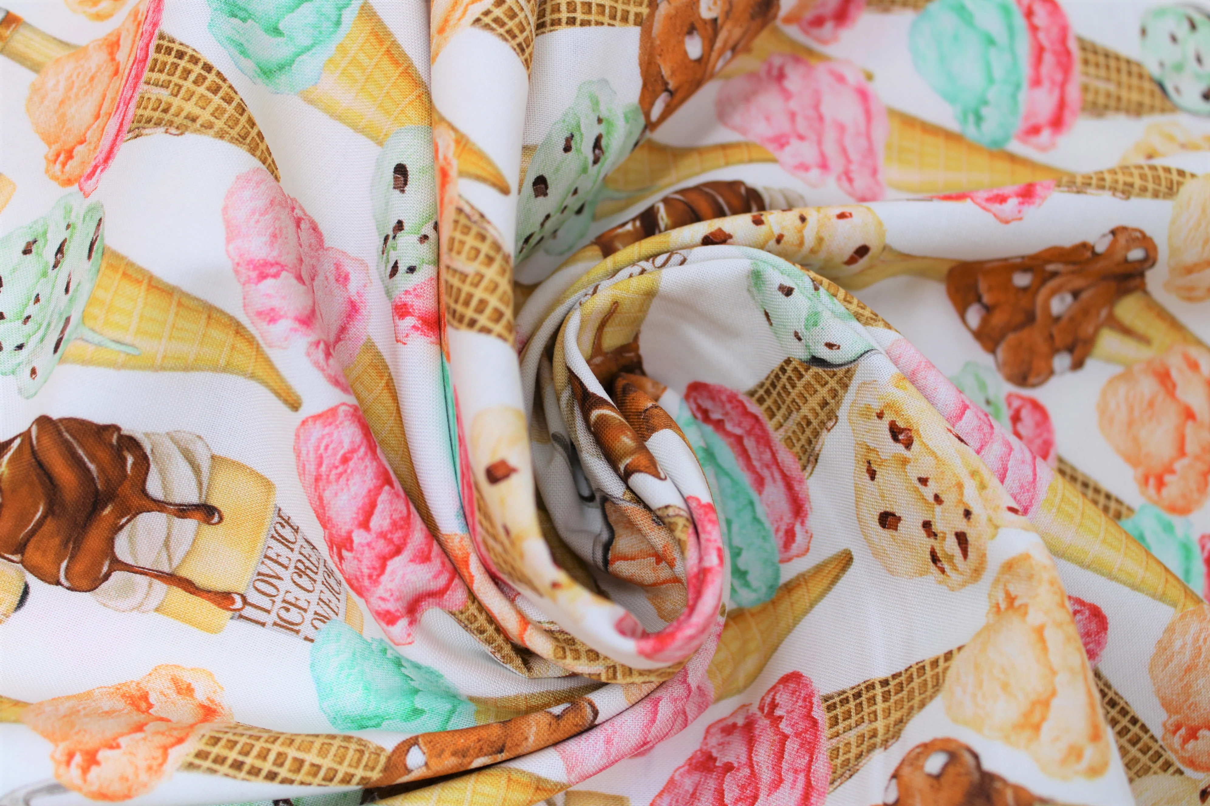 Sweet Tooth - 44/45" - 100% Cotton - Robert Kaufman - Image 6