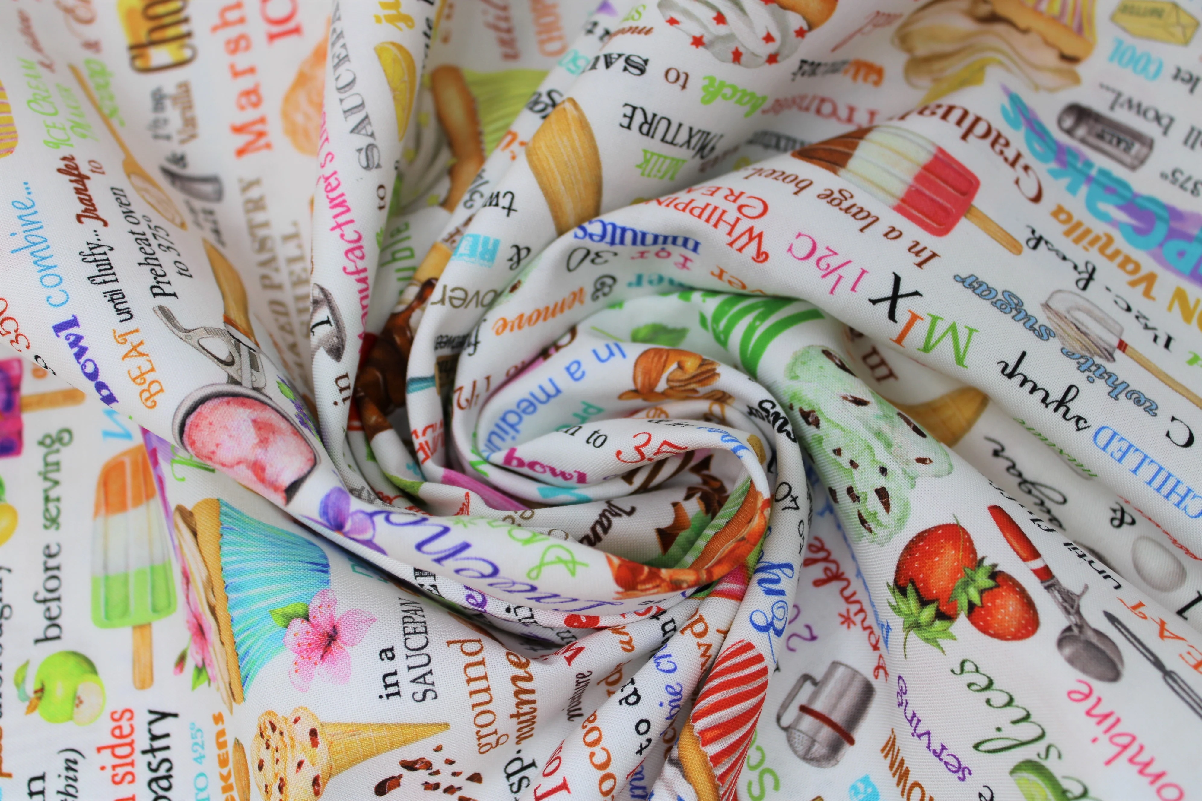Sweet Tooth - 44/45" - 100% Cotton - Robert Kaufman - Image 8