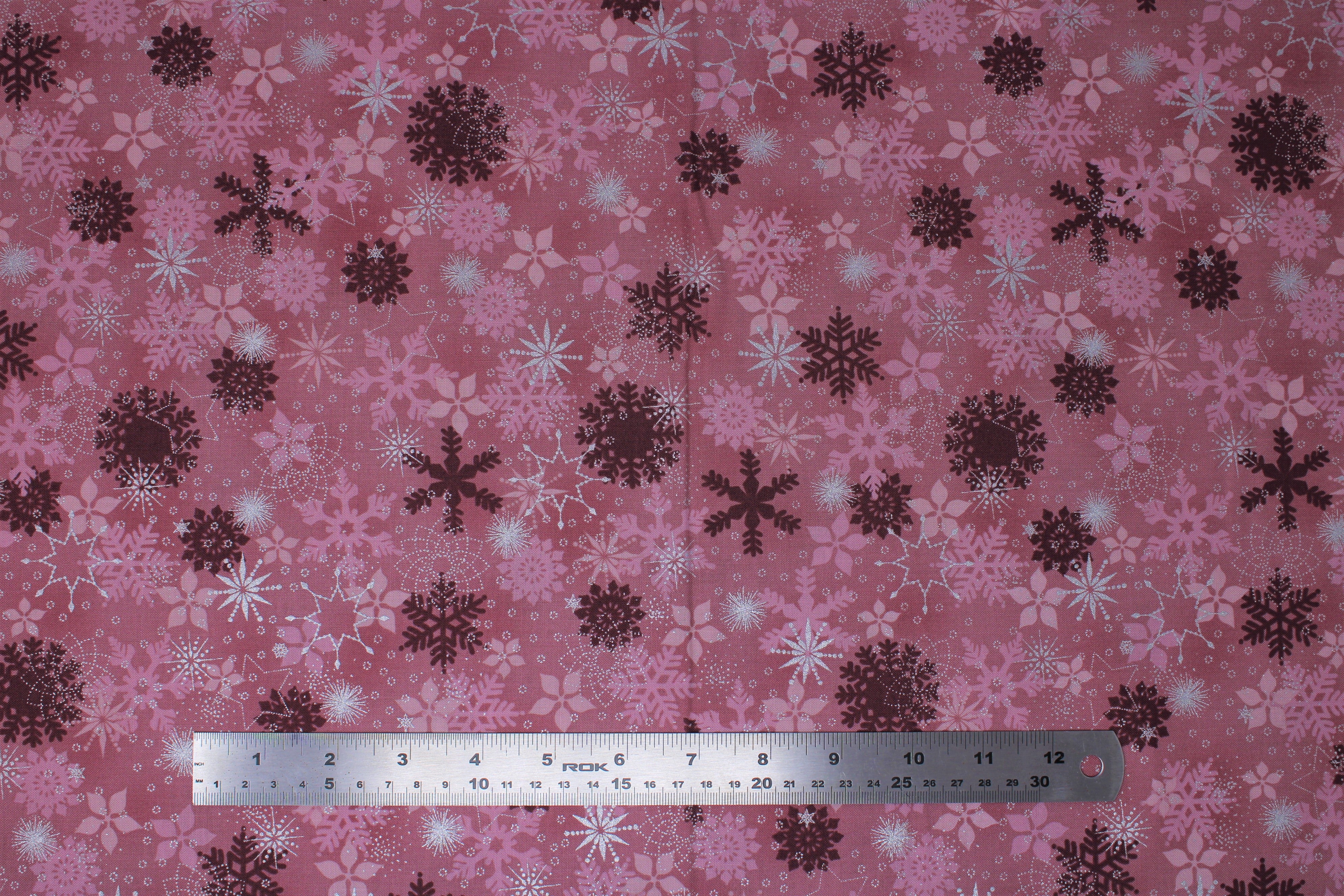 Christmas is Near - 44/45" - 100% Cotton - Image 3