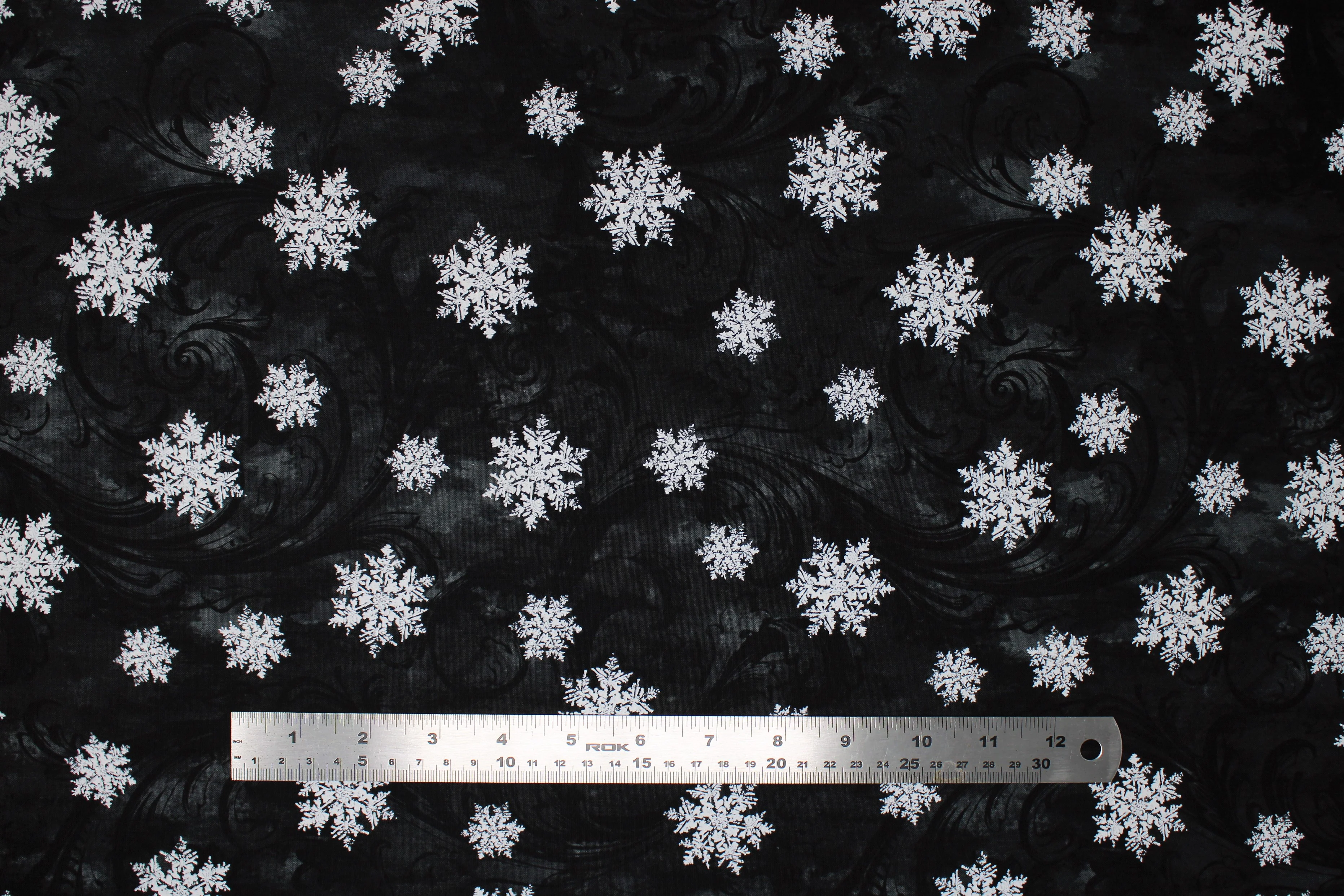 Winter Story - 45" - 100% Cotton - Image 4