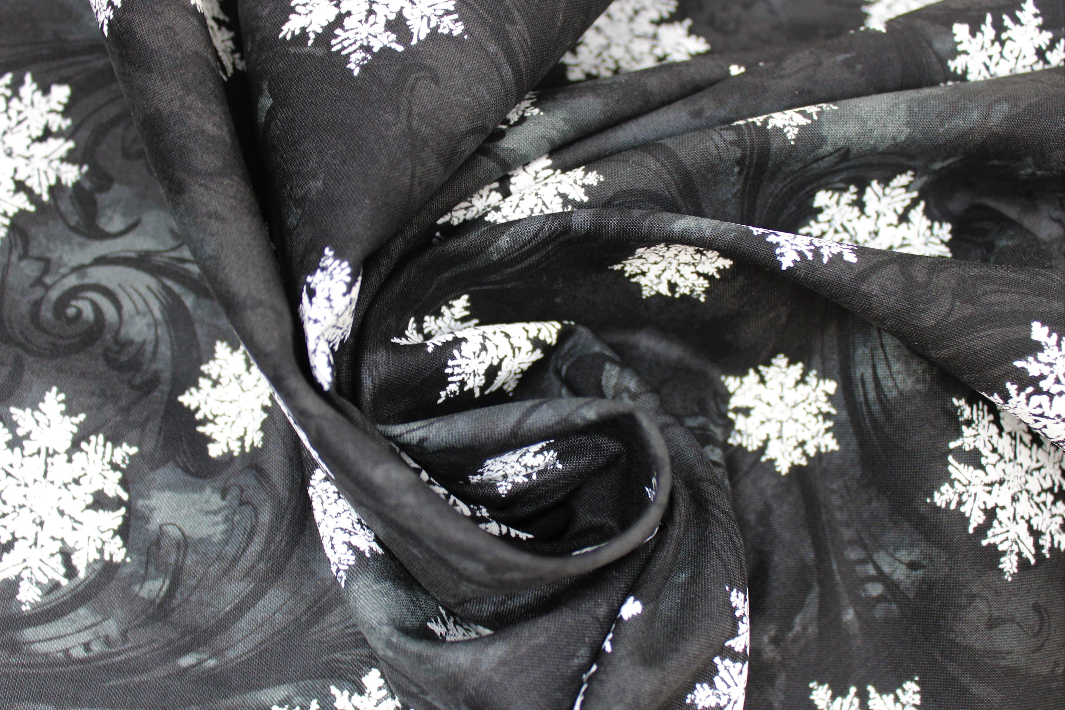 Winter Story - 45" - 100% Cotton - Image 5